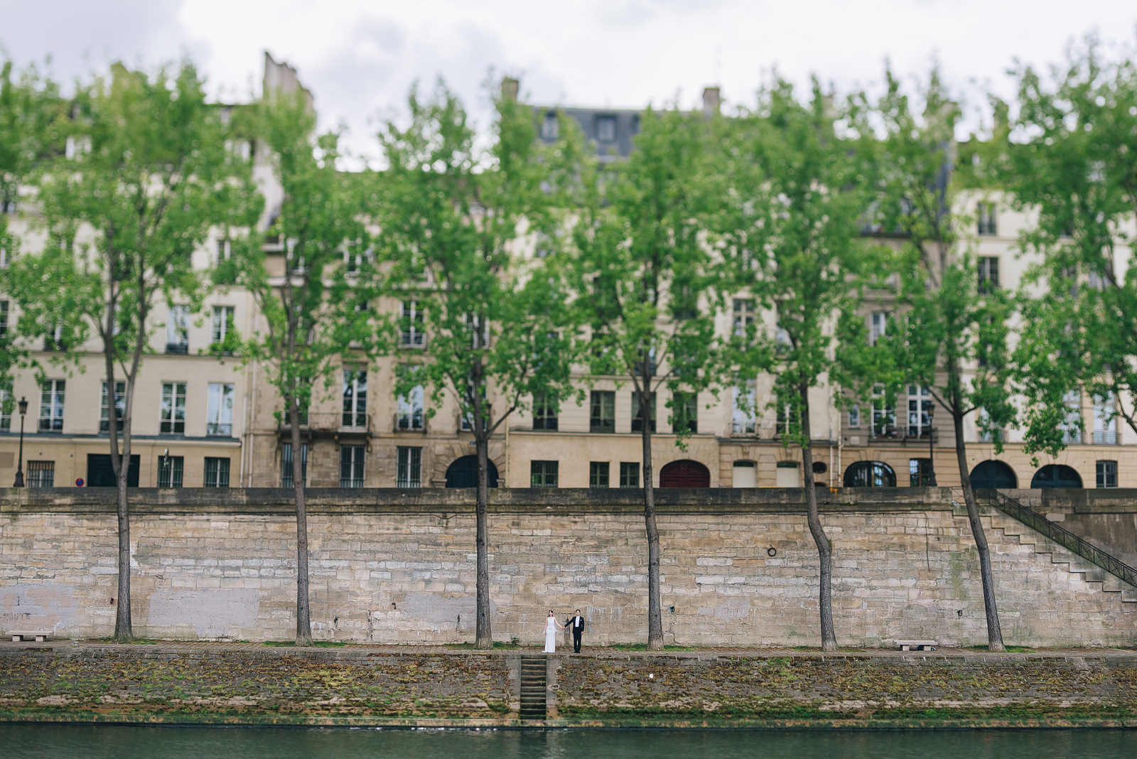 Pre-wedding shoot on the banks of Canal Saint-Martin in Paris