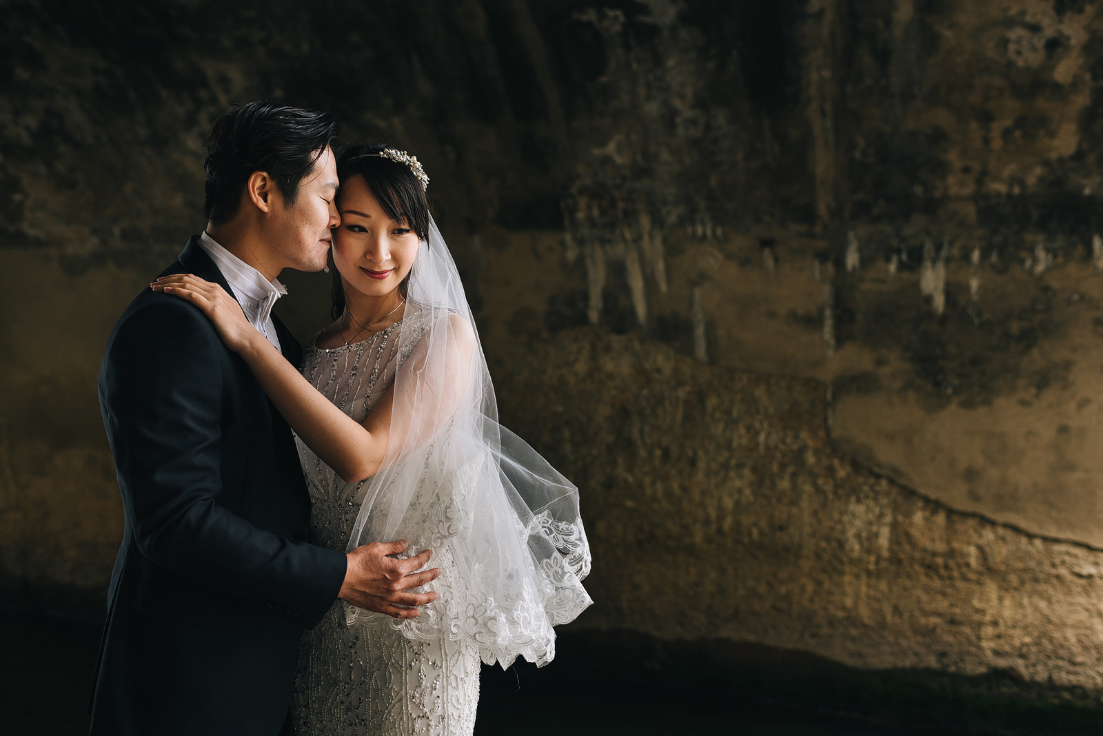 Beautiful side light on bride and groom during Paris pre-wedding shoot