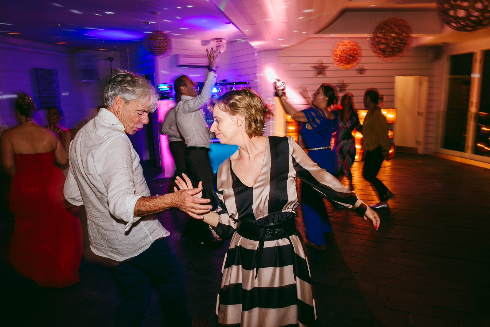 wedding guests dance and party!